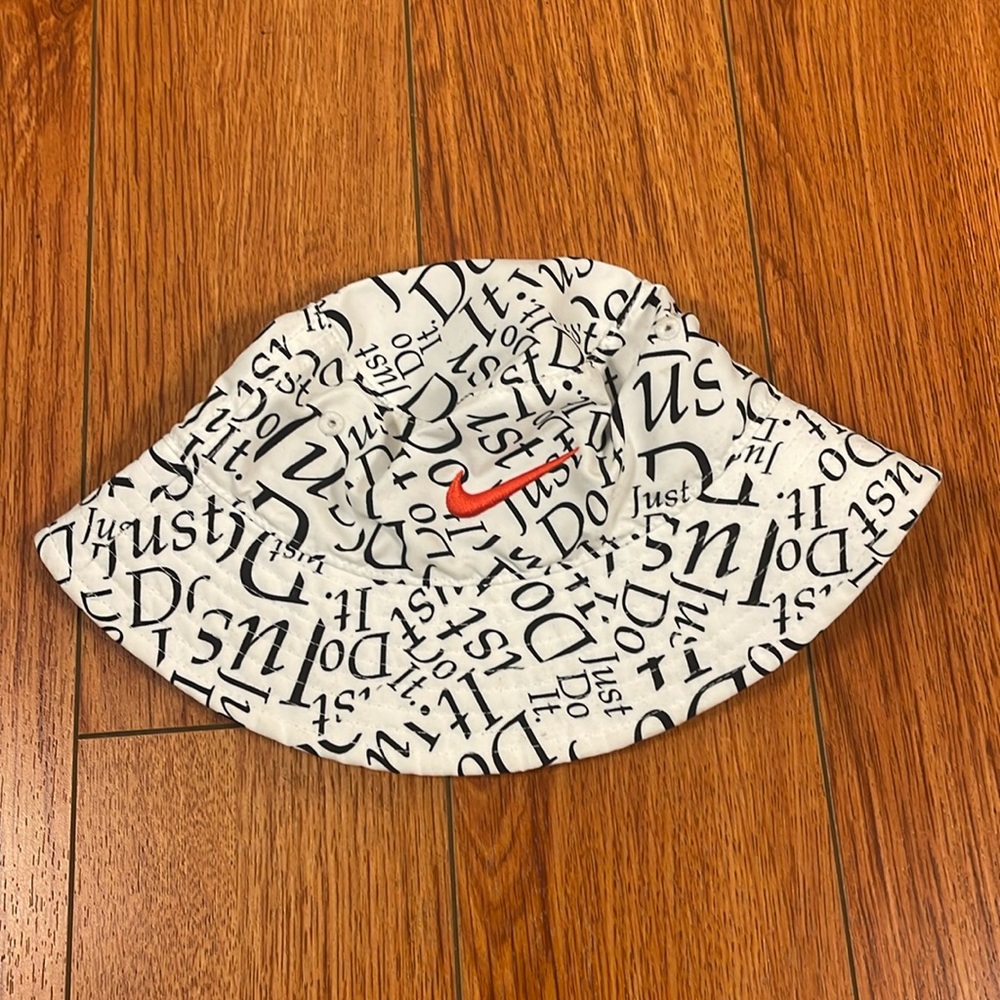 Nike bucket hat (3 for $25 🎁)